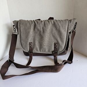 Greg Norman Men's Messenger Travel Bag NWT